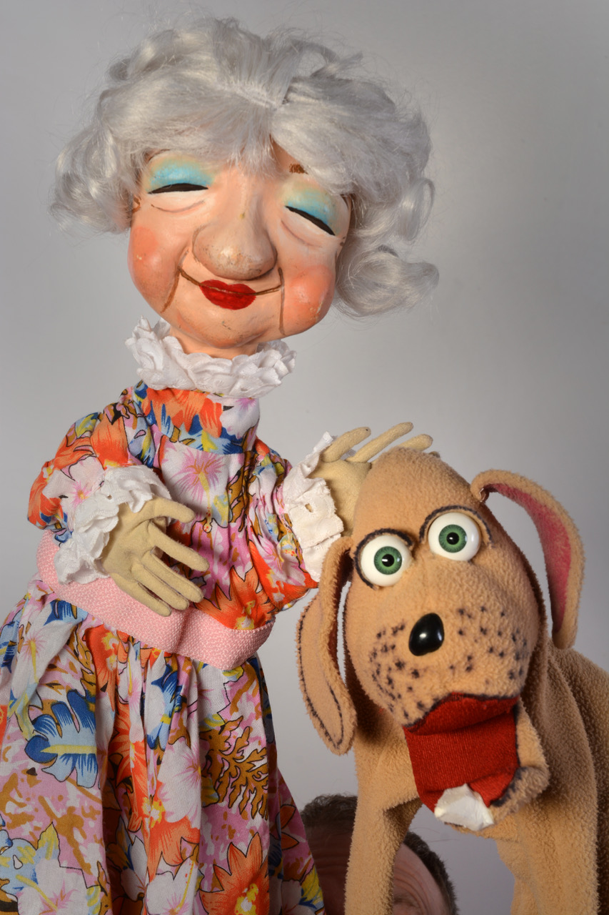 Guest Artist Mesner Puppet Theater presents: "Old Mother Hubbard & Her Dog"